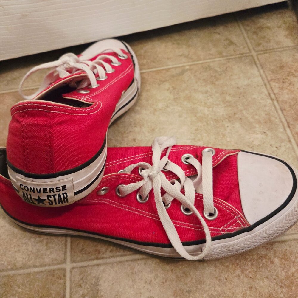 Red Women's Converse Sneakers Size 8